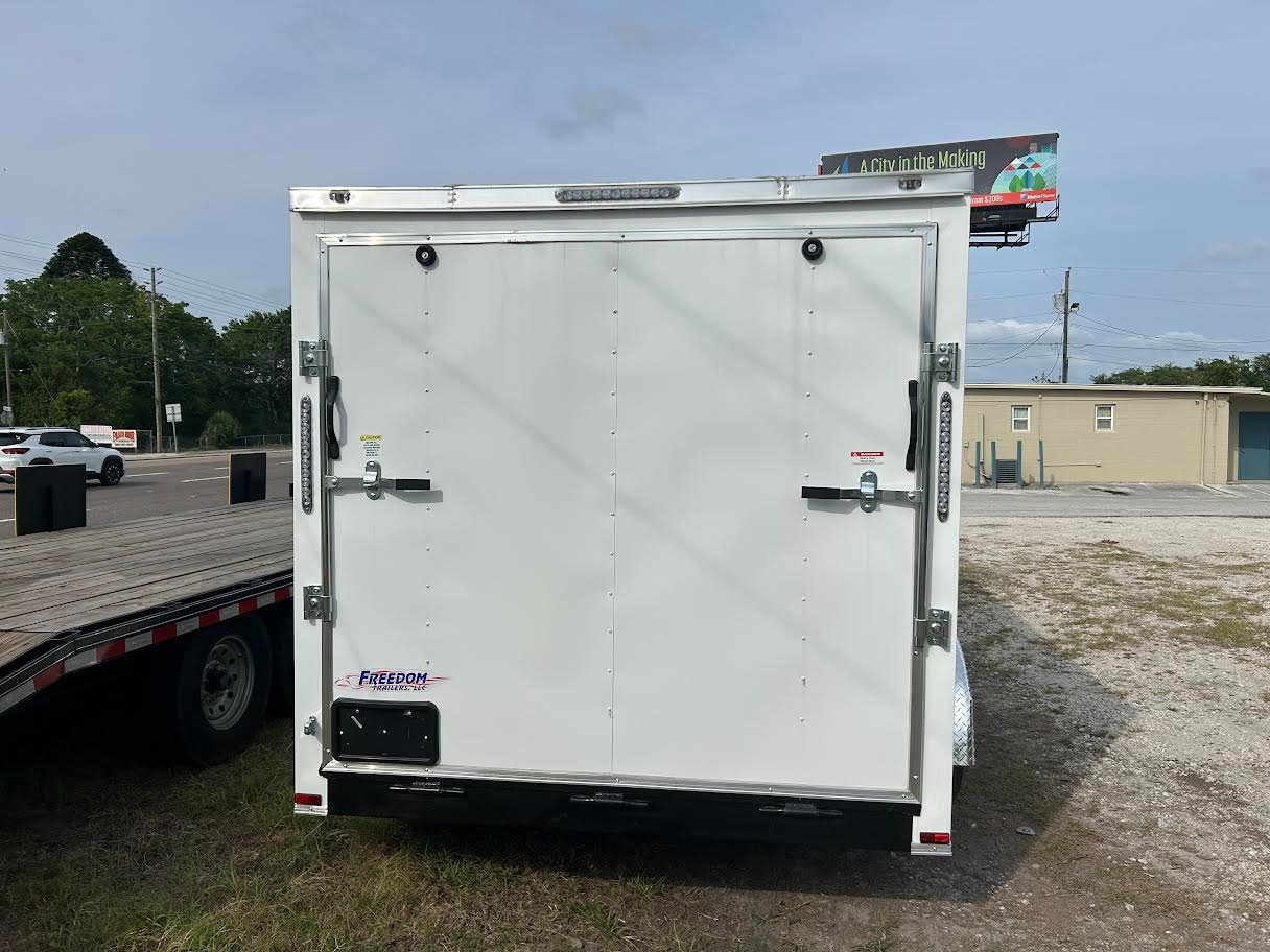 14ft Enclosed Trailer thumbnail 2