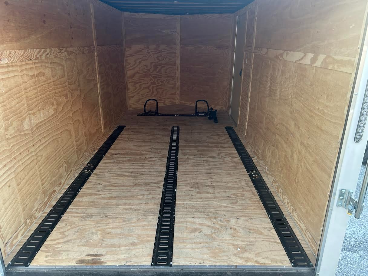 14ft Enclosed Trailer thumbnail 4